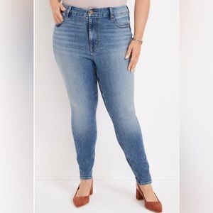 Plus Size m jeans by maurices ™
Limitless High Rise Jeggings- 2 pairs